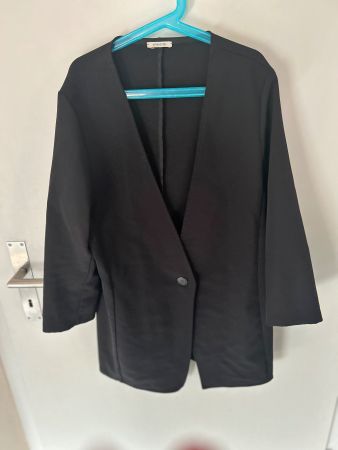 Schwarzer Blazer, Grösse M – ideal für den Frühling!