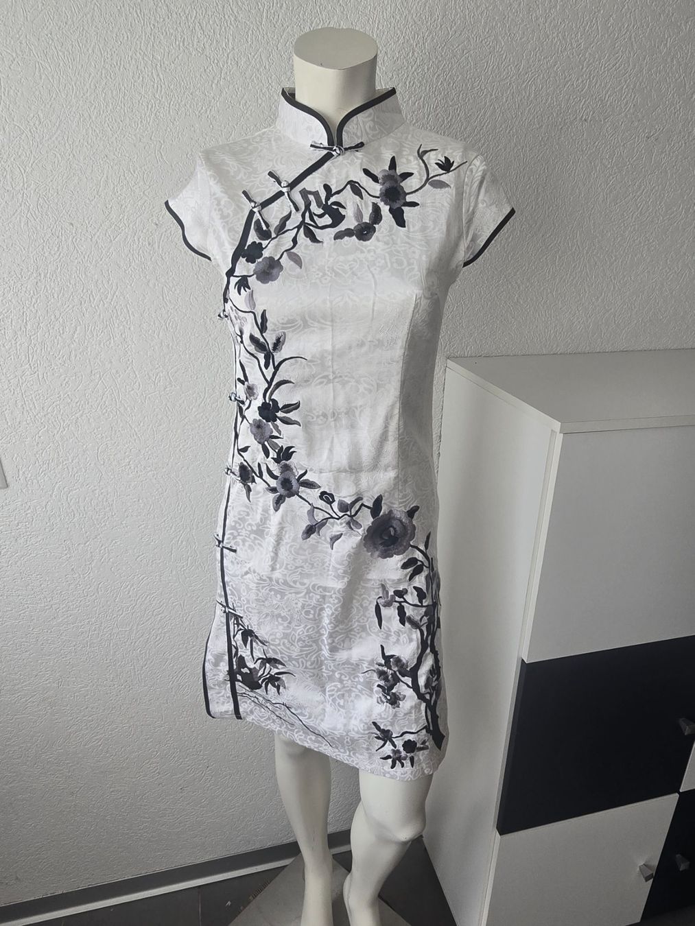Kleider: Robe style  "Chinoise" T- S – Neu (gemäss Beschreibung) aus Les Verrières von kitel79