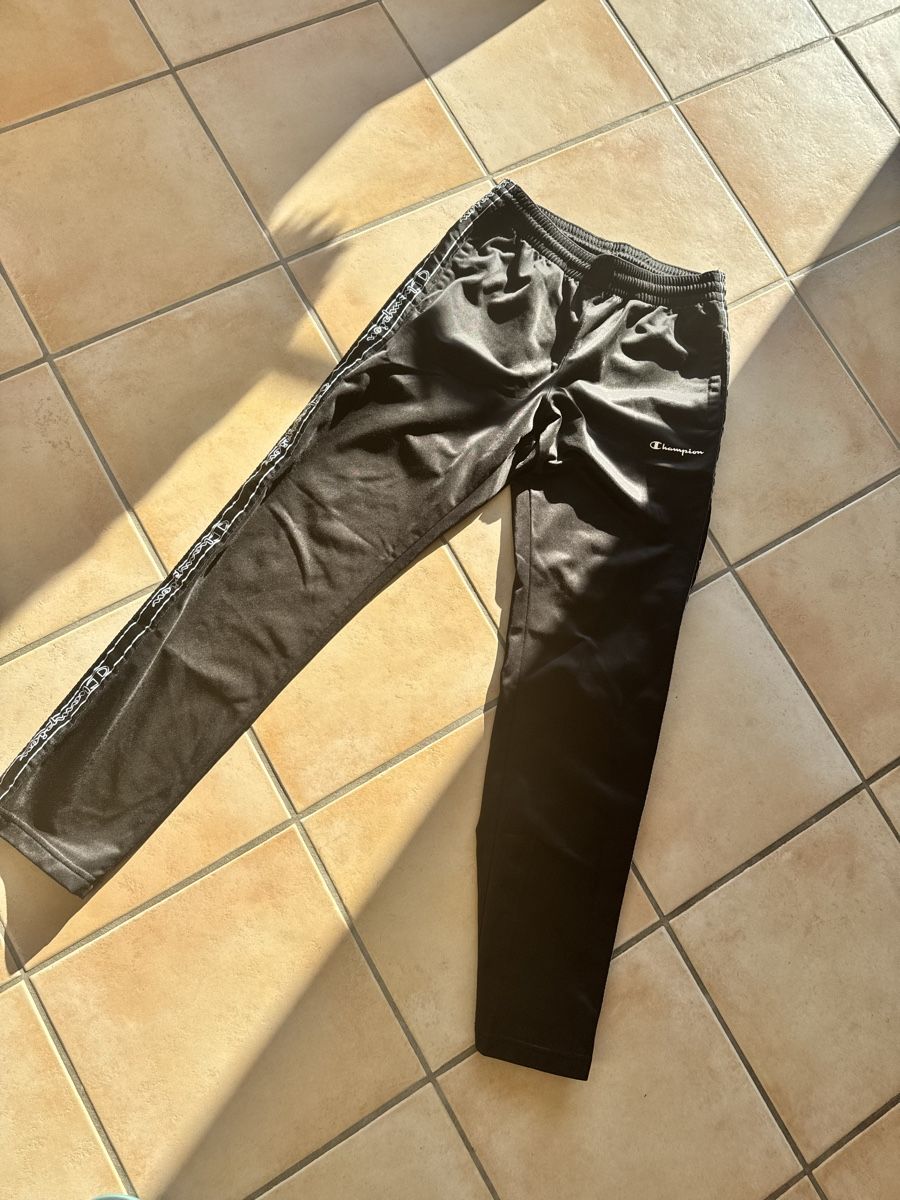 Champion Pantaloni: Jogging Champion noir – Usato da Lonay venduto da nei_79jc