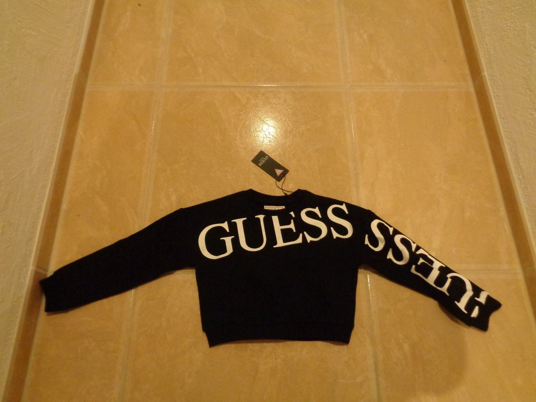 Guess Pullover & Sweatshirts: Guess neuer cooler Kurzpulli, 6J 116 – Neu (gemäss Beschreibung) aus Klingnau von Markus14
