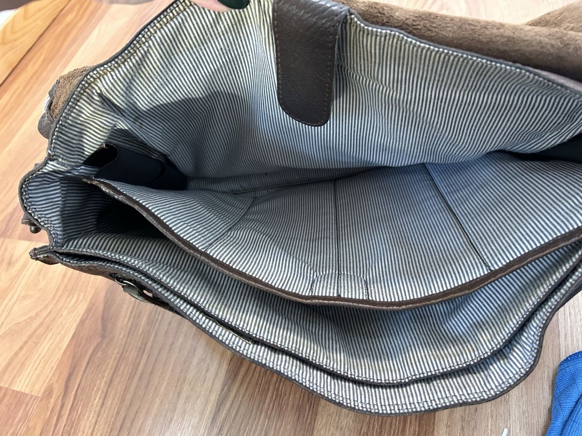 Aunts & Uncles Taschen: Sac messager Aunts&Uncles cuir véritable – Gebraucht aus MARTIGNY von xmi_q5tv 5