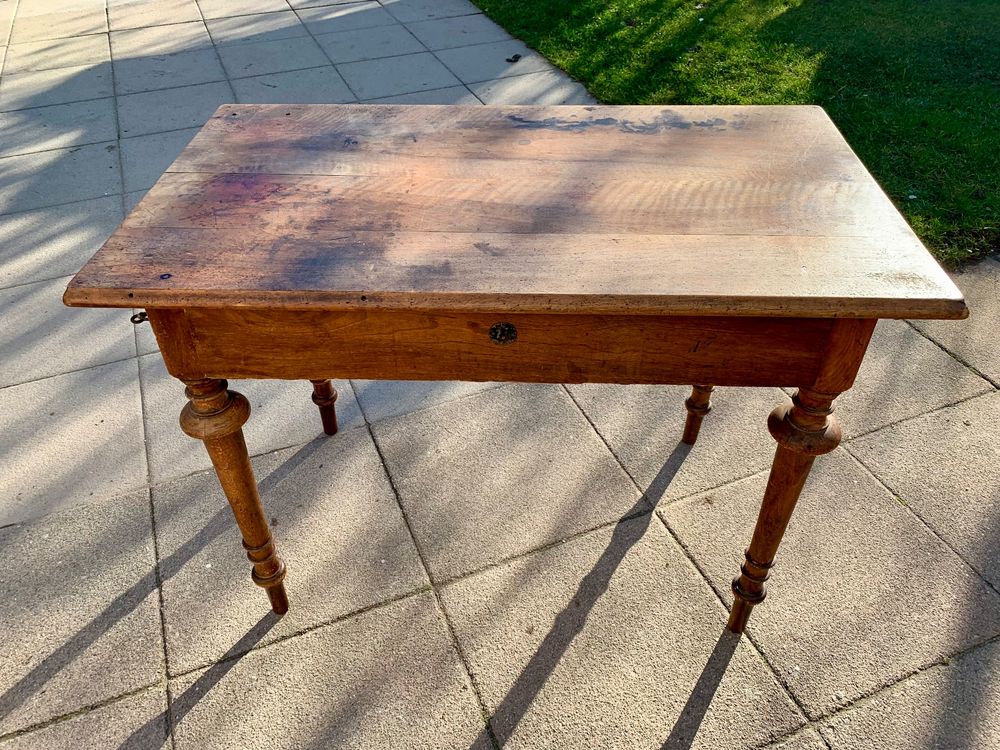 Alter Holztisch mit Schublade Kaufen auf Ricardo