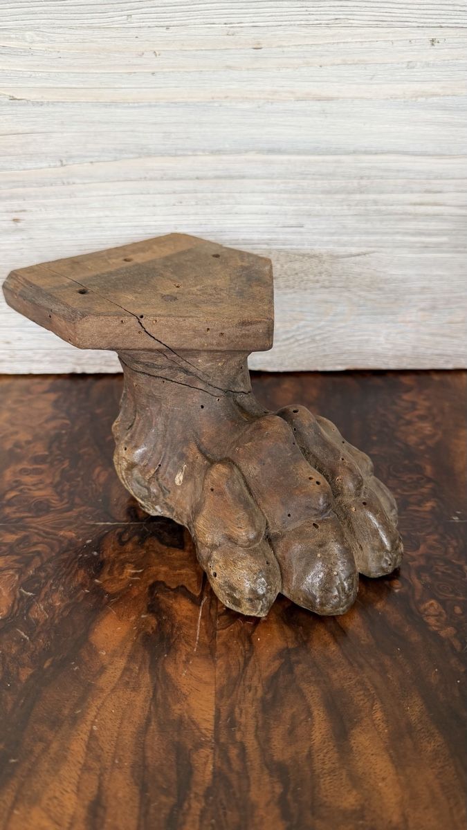 Articoli in legno: Löwentatze Holz geschnitzt antik Möbelfuss – Usato da Riedholz venduto da Frettchen63