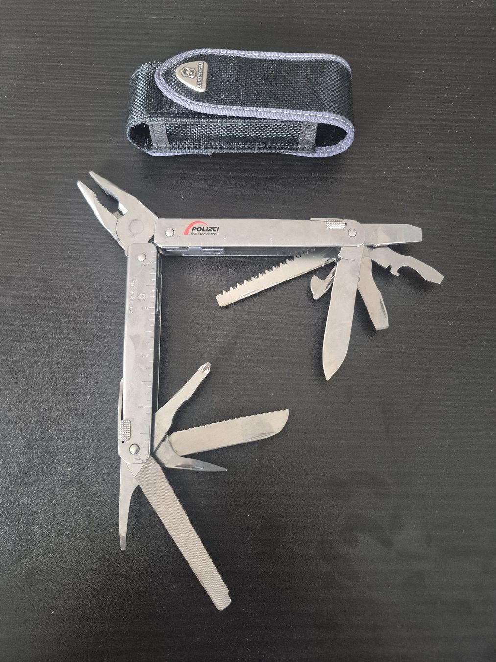 Victorinox Tous les outils: Victorinox KaPo Multitool mit Etui – D'occasion à Oberried Brienz par eup_z5zy
