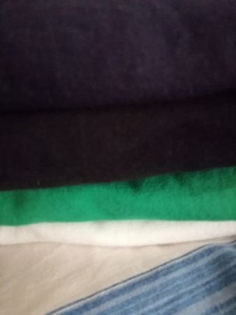 4 Baumwoll-T-shirts mit V-Ausschnitt Grösse 48/50