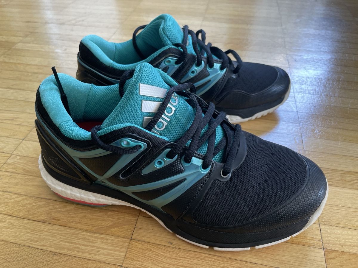 Adidas Chaussures femmes: Turnschuhe Adidas Gr 38 – D'occasion à Ebmatingen par Reva-Sue 1