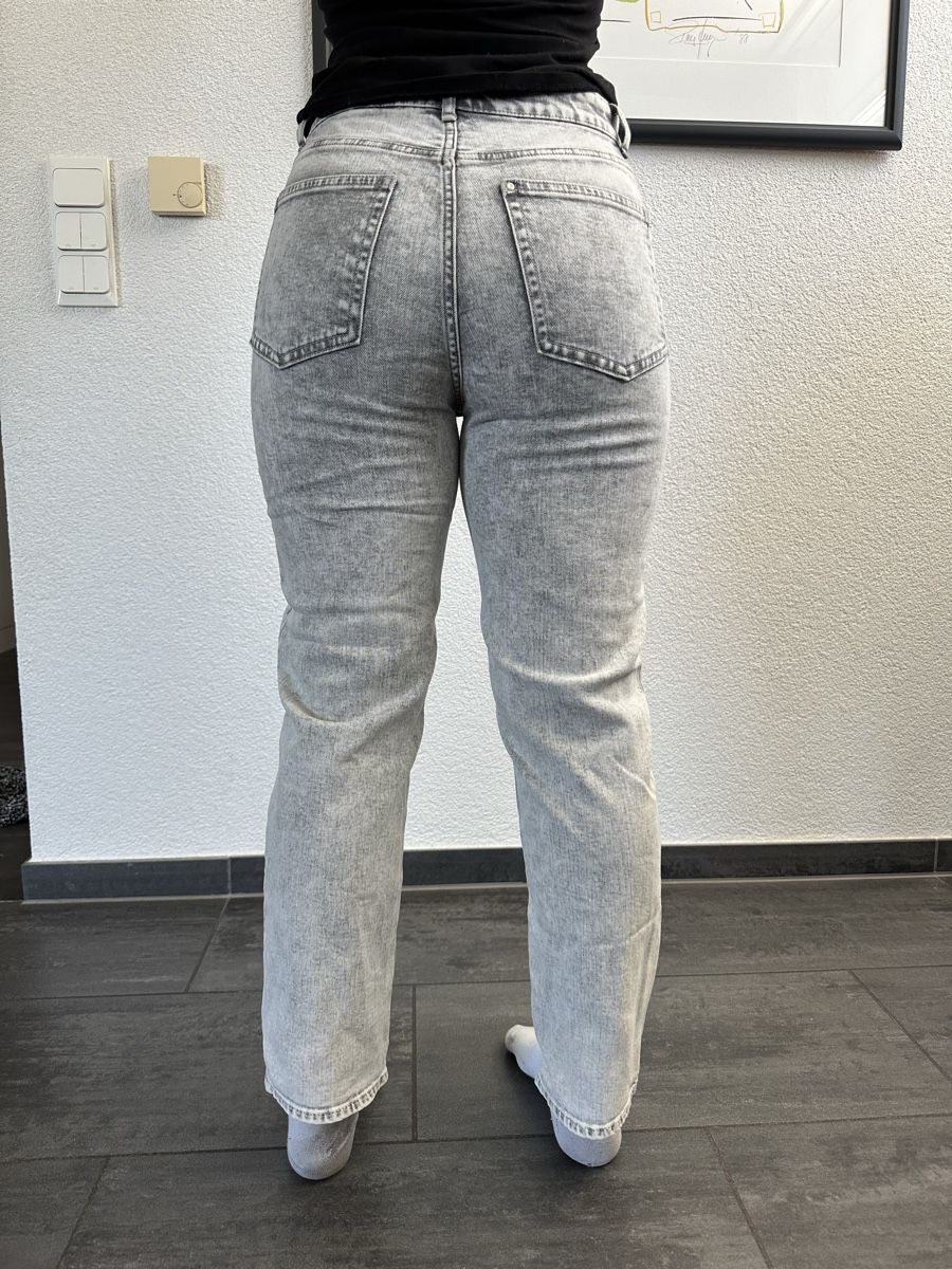 H&M Jeans: Neuwertige H&M Jeans Gr. 38 – Nuovo (secondo la descrizione) da Wahlendorf venduto da Tendi 2