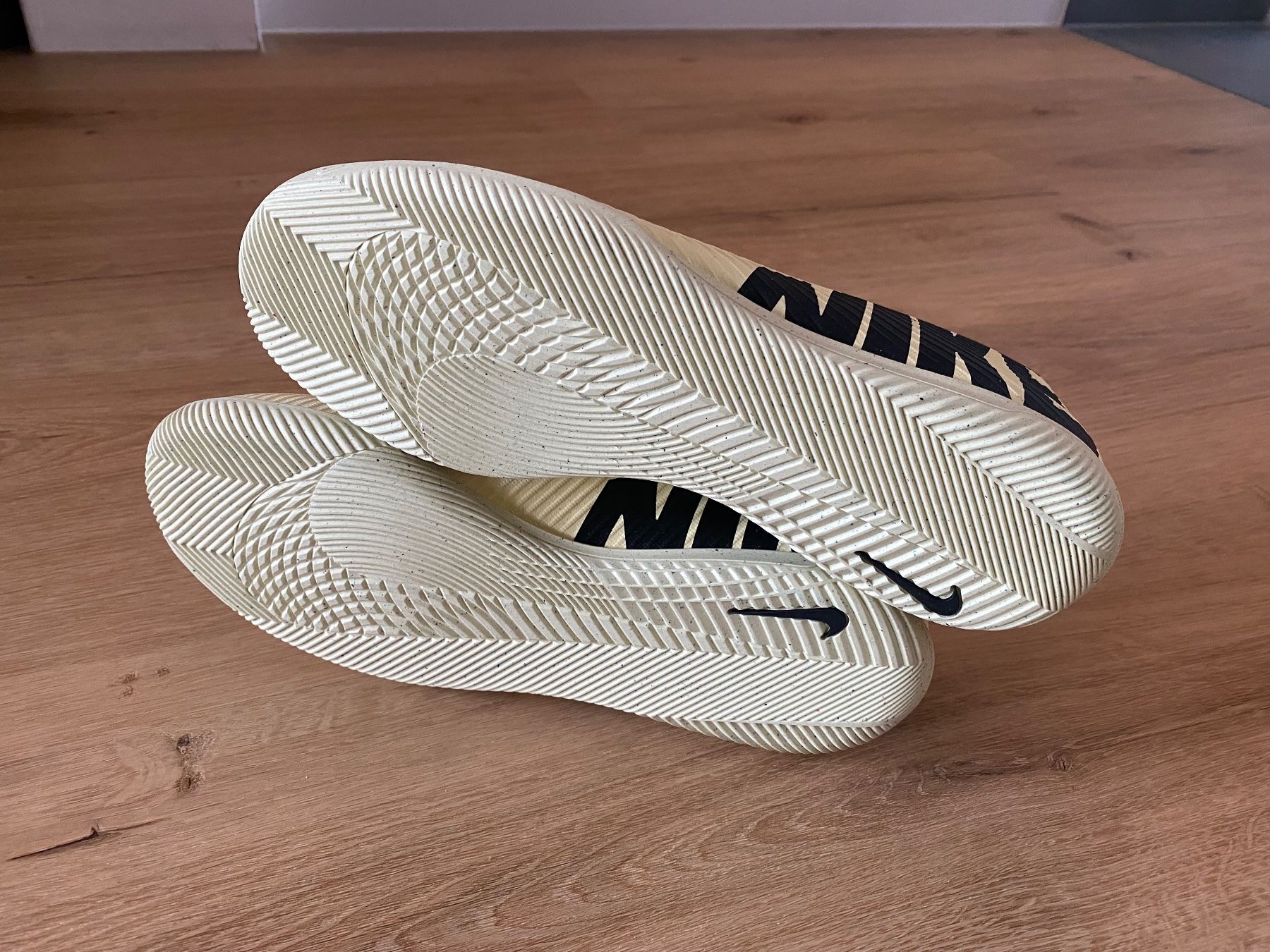 Nike Schuhe für Jungen: Fussballschuhe – Gebraucht aus Dällikon von jambod 1