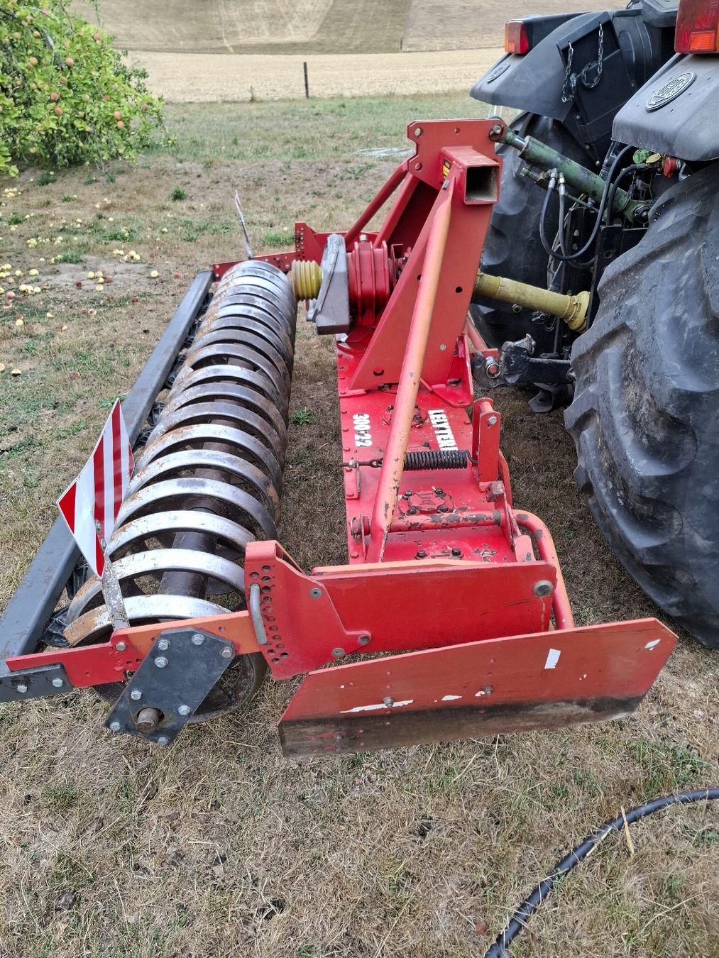 Lely Tutte le macchine: Kreiselegge Lely 300-22 – Usato da Lützelflüh venduto da perry11 3
