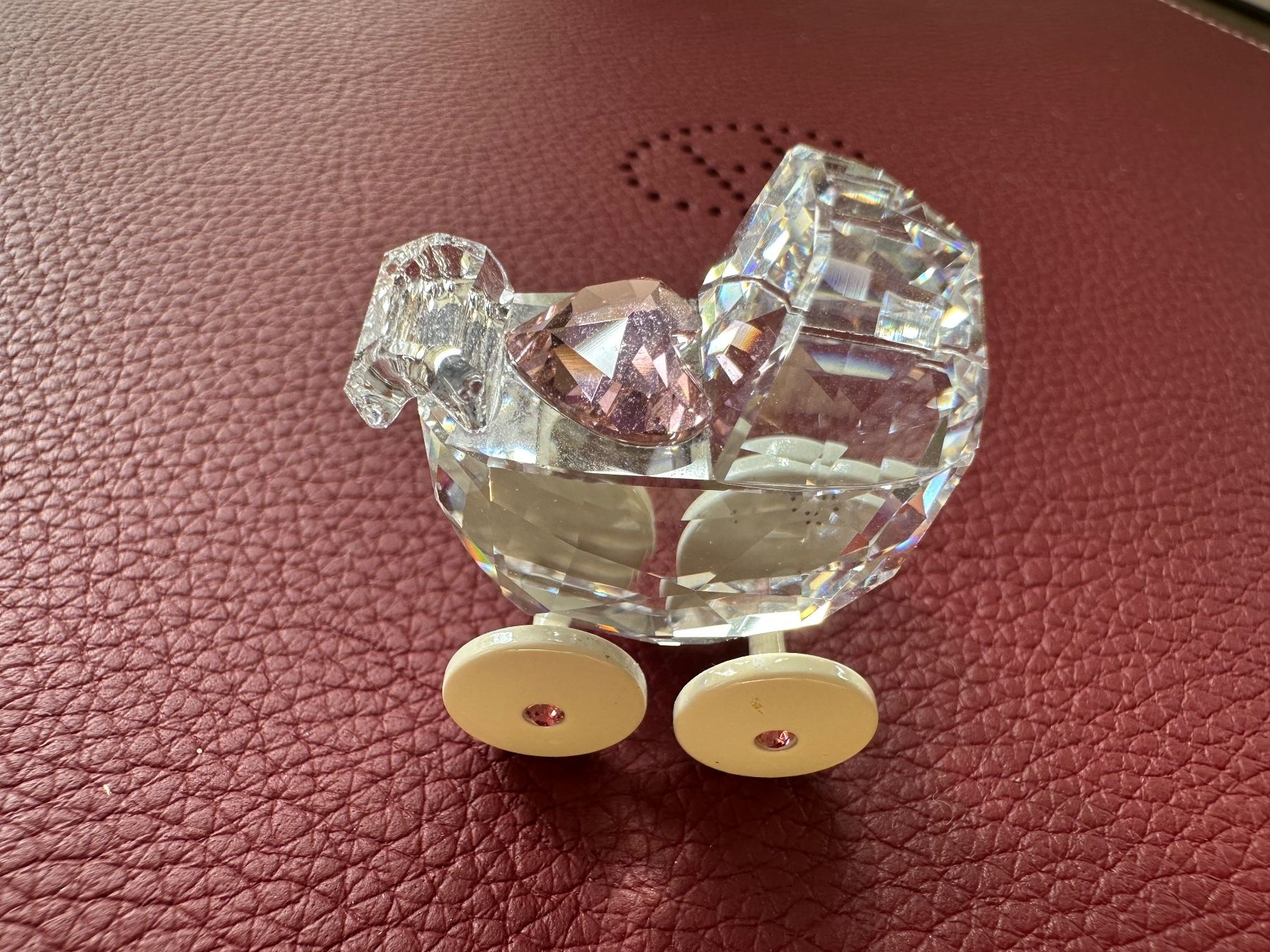 Swarovski Statuette: Swarowski Kinderwagen mit Herz – Nuovo (secondo la descrizione) da Küsnacht ZH venduto da Harobed18 5