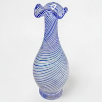 Superbe vase Pasabahce en verre soufflé torsadé