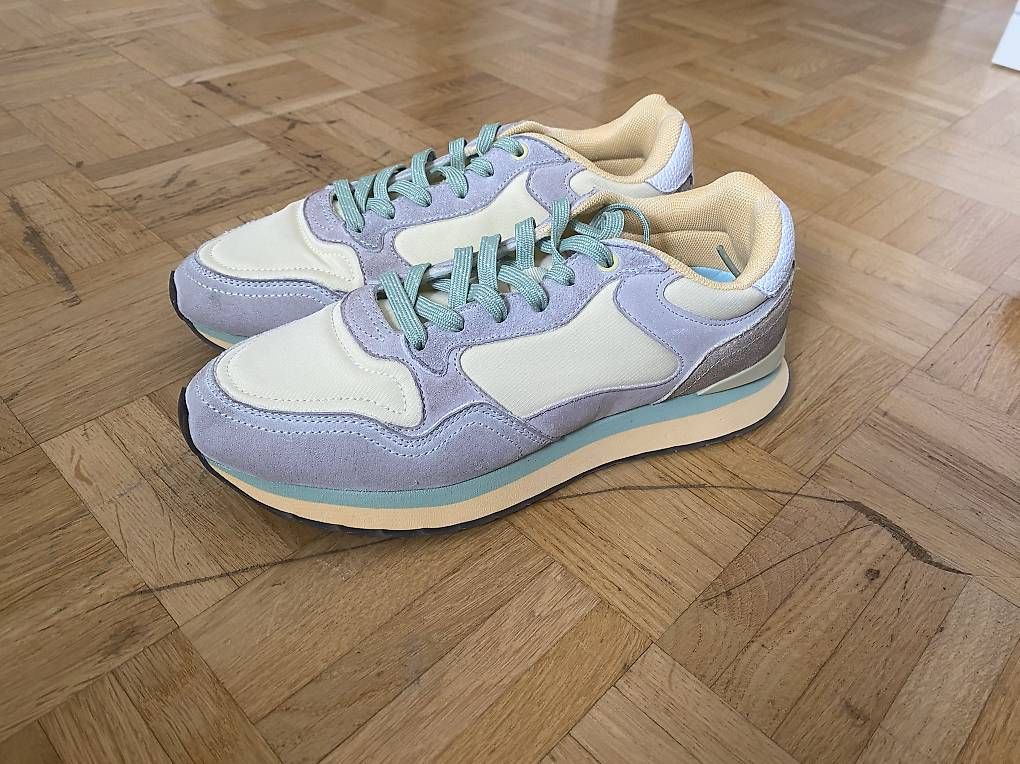 Scarpe da donna: Pastellfarbene Sneaker – Nuovo e nell'imballaggio originale da Laufen venduto da Looc_