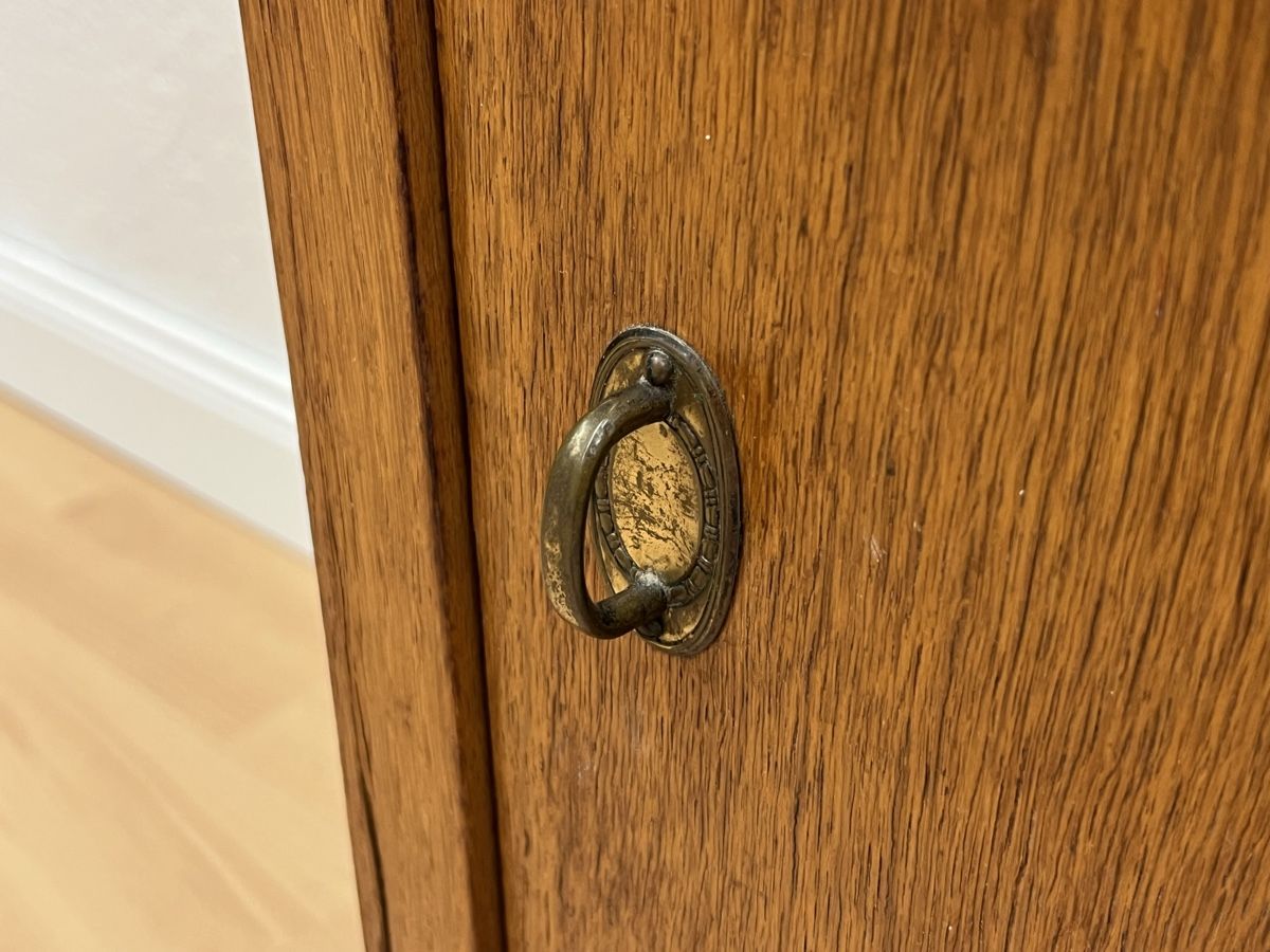 Tables de nuit: Antiker Nachttisch / Schrank mit Marmorplatte, – D'occasion à Horgen par Grizzly83 6
