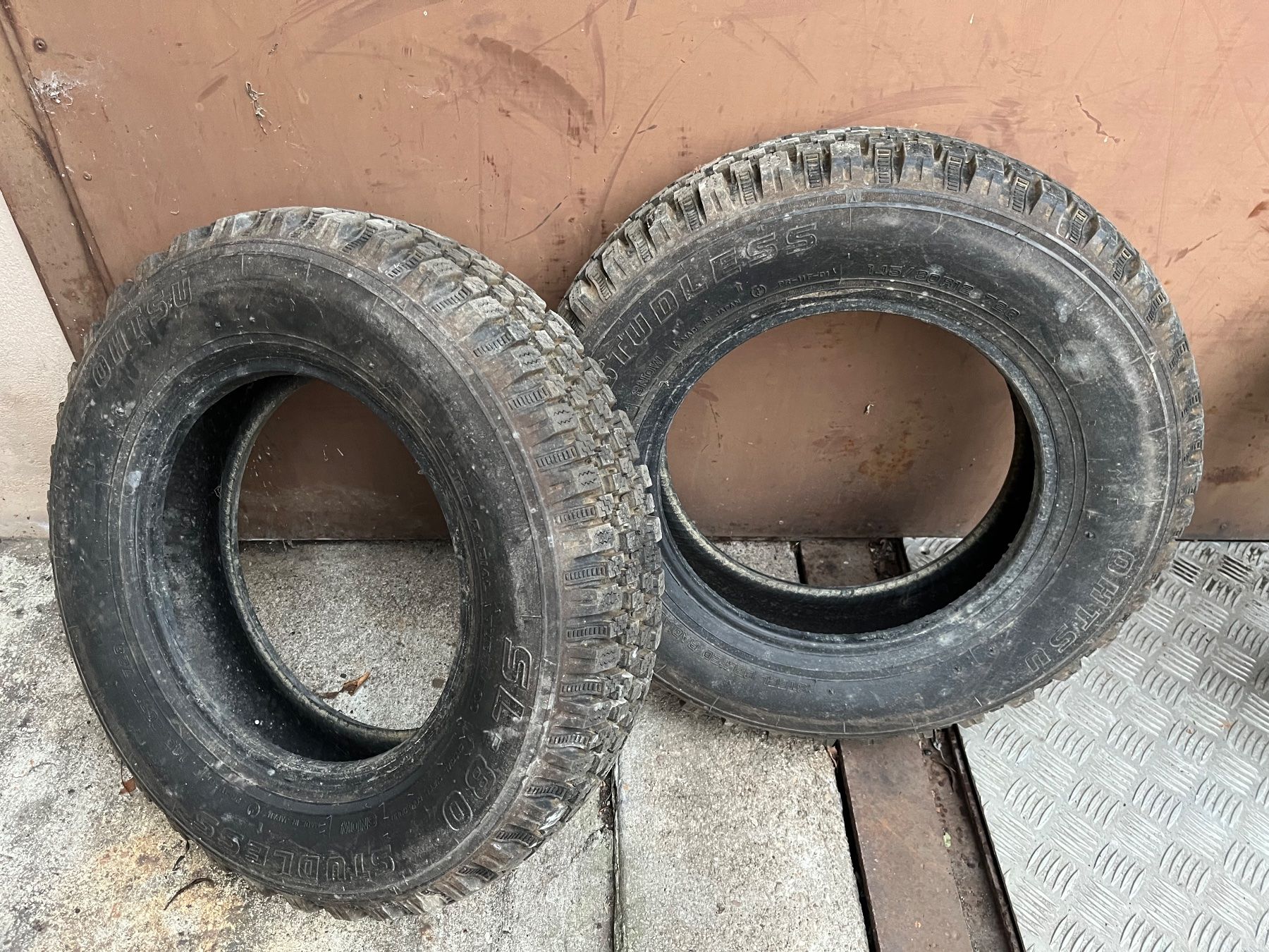 Pneumatici & Ruote complete: Autoreifen Paar Ohtsu Studlees tolles Profil Newoldstock – Usato da bretzwil venduto da nightflasher