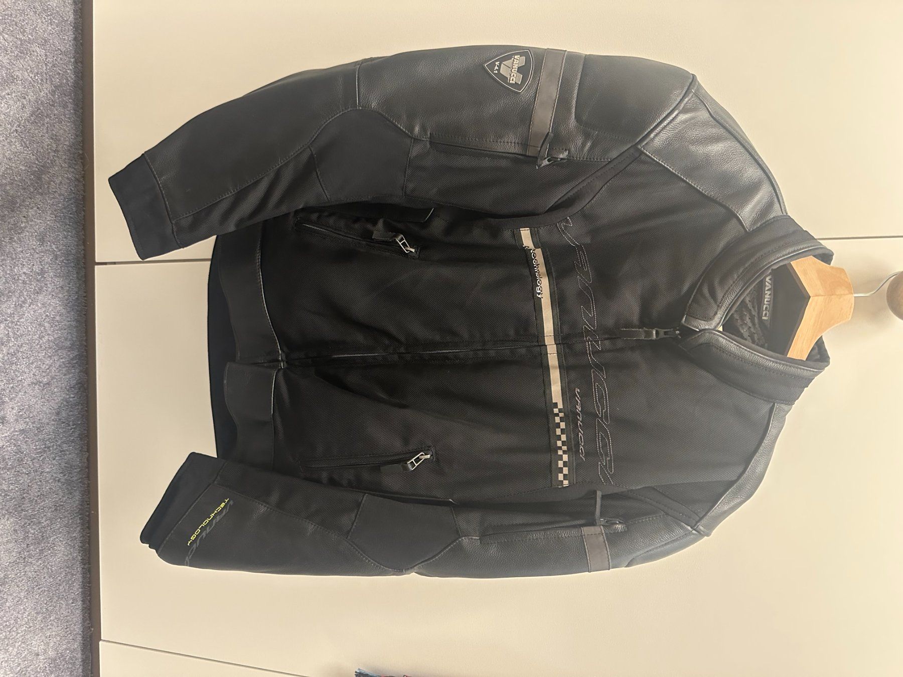 Vanucci Lotti di vestiti: Vanucci Motorradbekleidung – Usato da Winterthur venduto da Hauy26