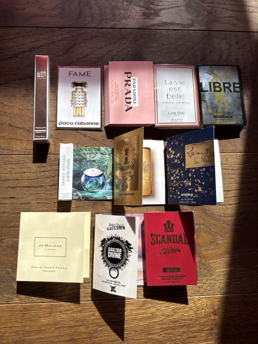 Profumi & Eau de Toilette: Parfümtester Set diverse Marken und Düfte neu – Nuovo (secondo la descrizione) da Pieterlen venduto da Ksenia3003