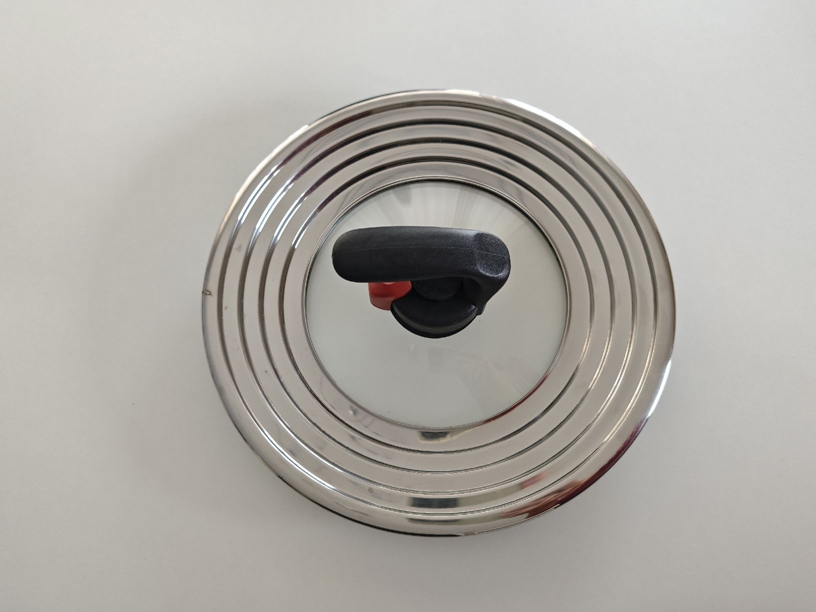 Migros Appareils de cuisine: Pfannendeckel - Stufendeckel mit Dampfventil, 16-24cm – D'occasion à Stetten AG par hub_l9nb