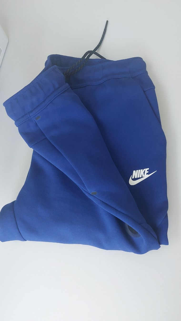 Nike Pantaloni: Trainerhose Nike – Usato da Mümliswil venduto da BaderB