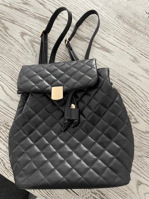 Zaini: schwarzer Damenrucksack ab 1.-- – Nuovo (secondo la descrizione) da Würenlingen venduto da Delfinli1