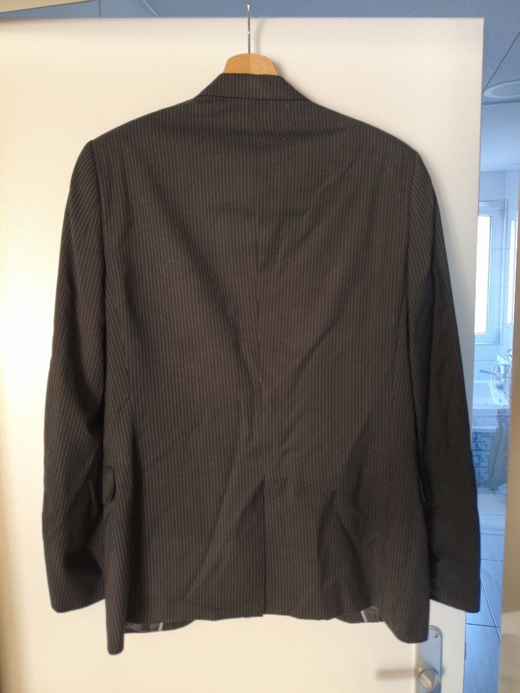 H&M Completi: H&M Herrenanzug Gr. 46, Schwarz Gestreift – Usato da Eglisau venduto da bom_z87g 2
