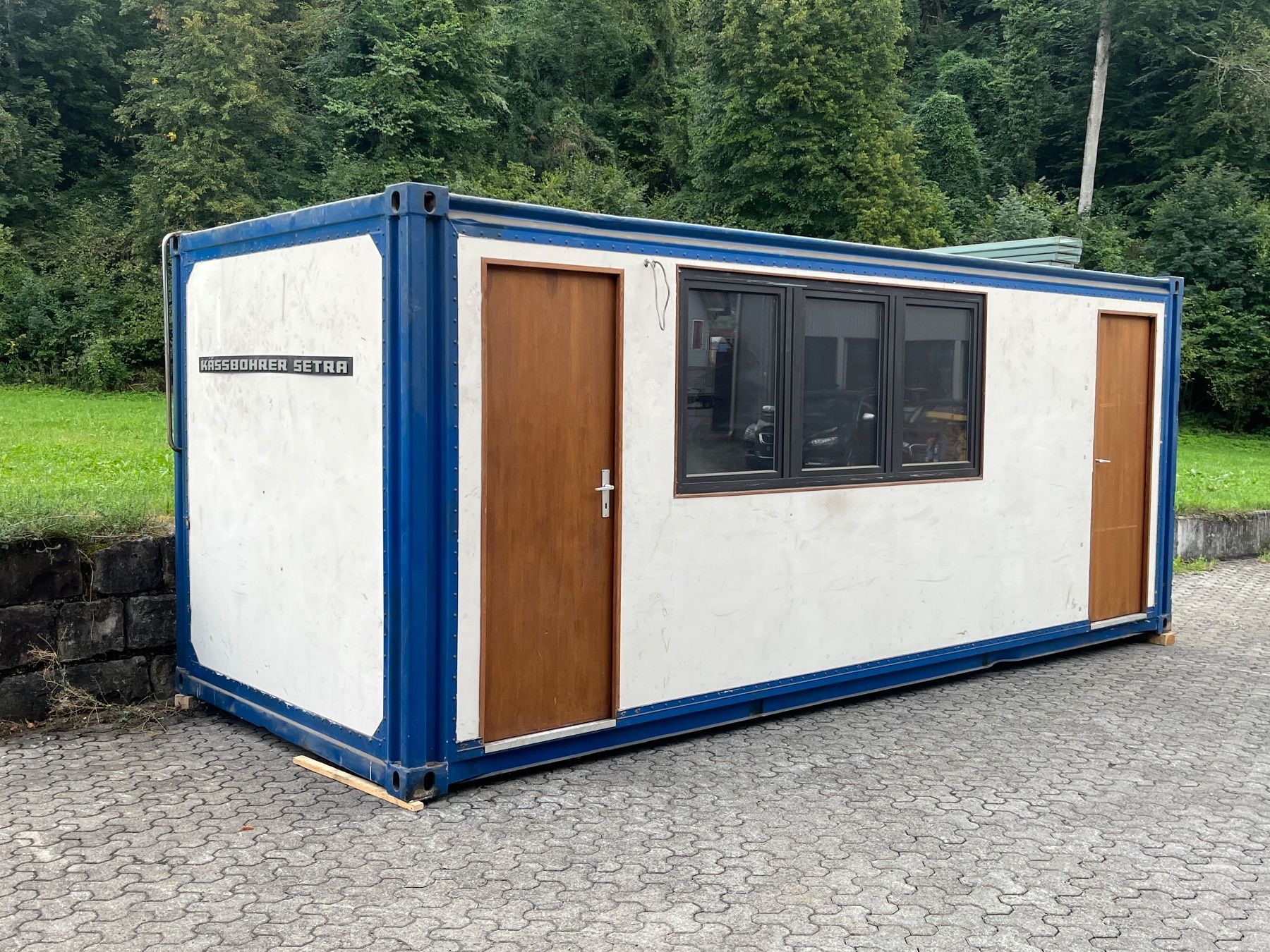 Conteneurs de construction: Bürocontainer Seecontainer WC Dusche Container Baucontainer – D'occasion à Giswil par harw