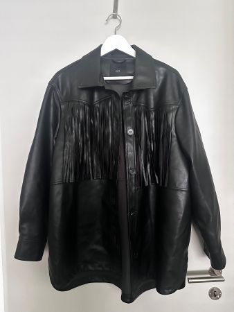 Schwarze Kunstlederjacke mit Fransen von Mango, Grösse M