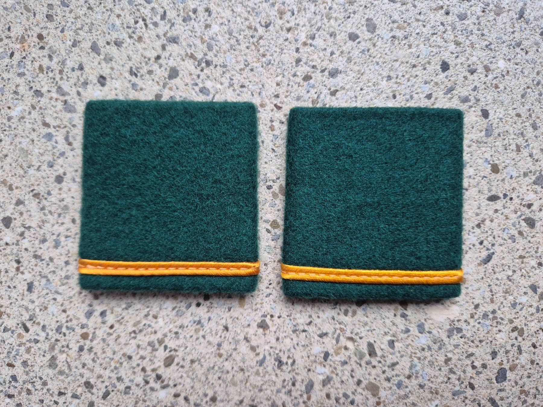 Schweizer Armee Plaketten & Abzeichen: *** Gradabzeichen Patten Set Leutnant Infanterie *** – Neu und originalverpackt aus Riedholz von fr_sIruP