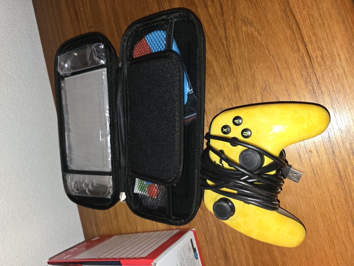 Nintendo Console: Console Nintendo Switch avec jeux et accessoires inclus – Usato da Aegerten venduto da ele_l9js 3