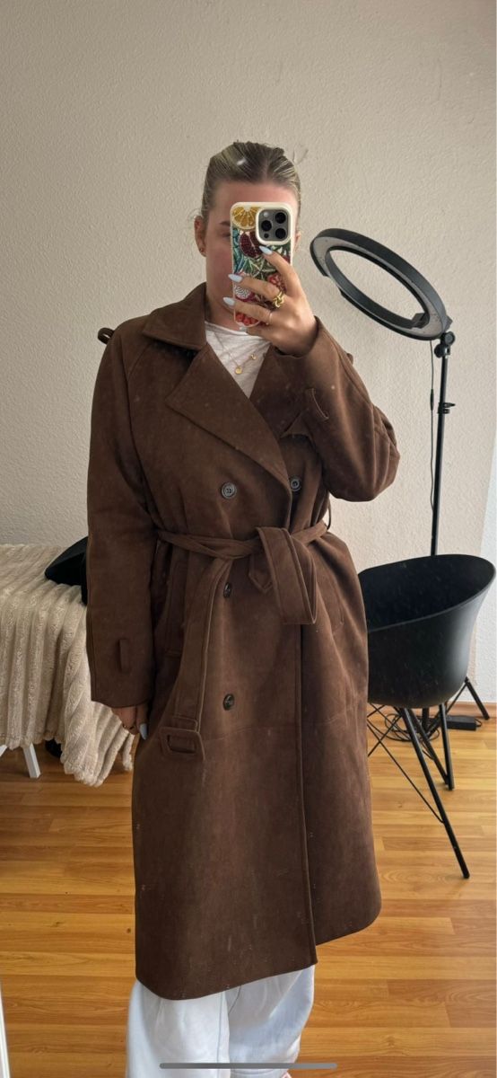 Cappotti: Brauner Wildleder Trenchcoat mit Gürtel -  – Nuovo (secondo la descrizione) da Schaffhausen venduto da viv_r5zw