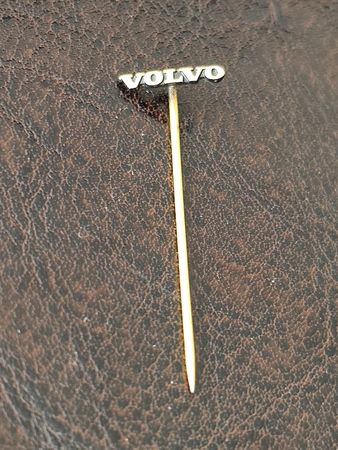 Ancienne broche Volvo ( voiture ) 