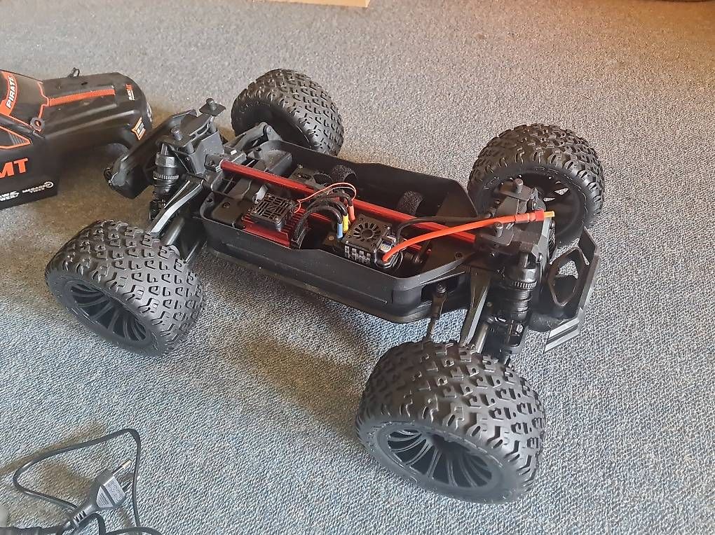 Modellismo RC: Voiture télécommandée T2M Black Pirate MT – Nuovo e nell'imballaggio originale da Châtel-St-Denis venduto da max_fri 1