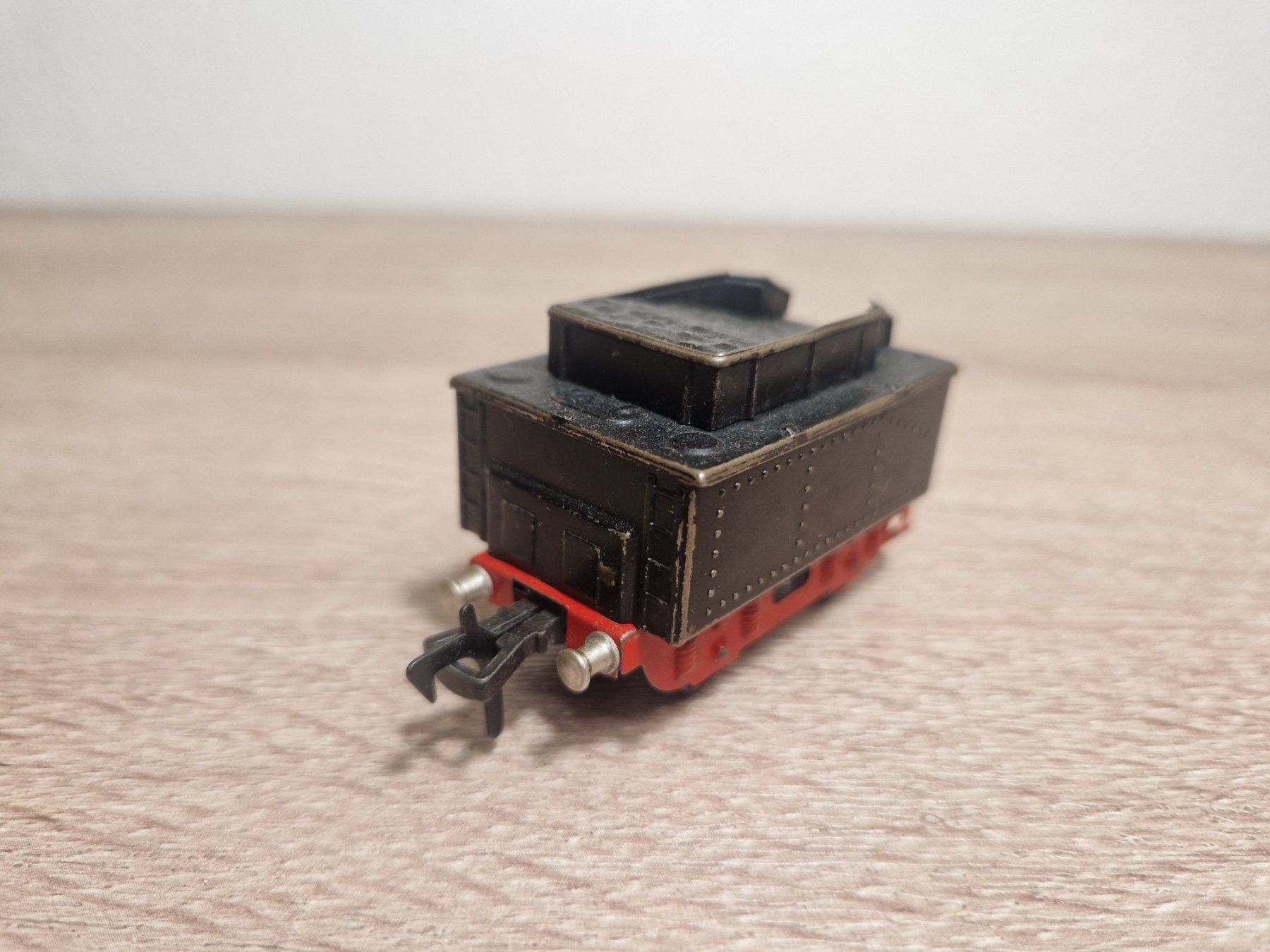 Fleischmann Modellini di ferrovie: Fleischmann Tender H0 (3) (P) – Usato da St-Aubin-Sauges venduto da Lo_Go 2