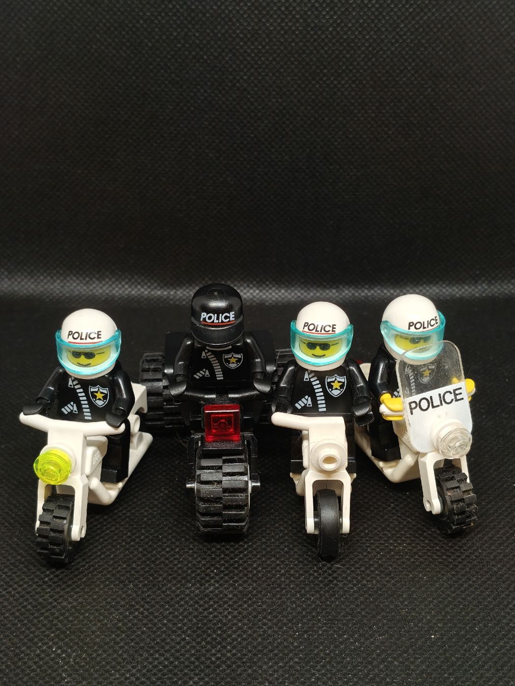 Lego Giocattoli: LEGO Polizei Motorrad-Set 4 Minifiguren – Usato da Wangen an der Aare venduto da RetroKontor