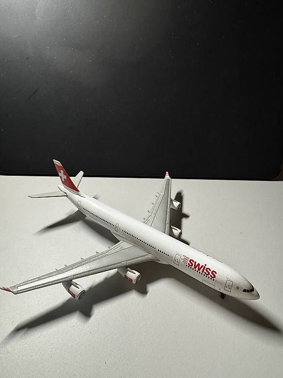 Modellbausätze & Standmodelle: Flugzeugmodell Airbus A340-300 M1:400 – Gebraucht aus Geuensee von BluDan
