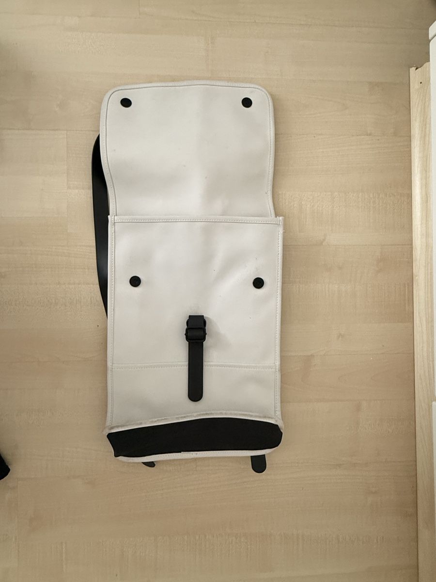 Rains Zaini: Weisser Rains Rucksack – Usato da Neerach venduto da lar_tkp2 2