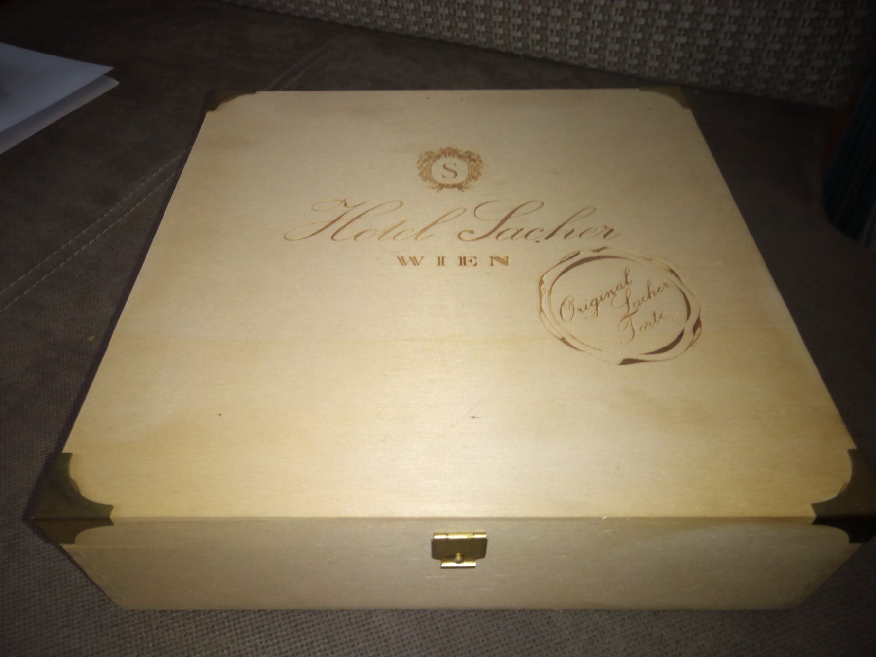 Barattoli: Geschenkbox - Hotel Sacher, Wien – Nuovo (secondo la descrizione) da Egnach venduto da ASTROFRITZ