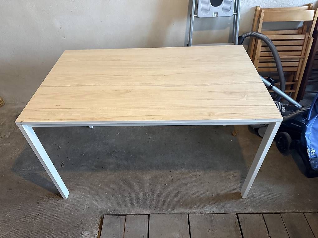 Ikea Tische: Table – Gebraucht aus La Chaux-de-Fonds von cha_c6rh 1