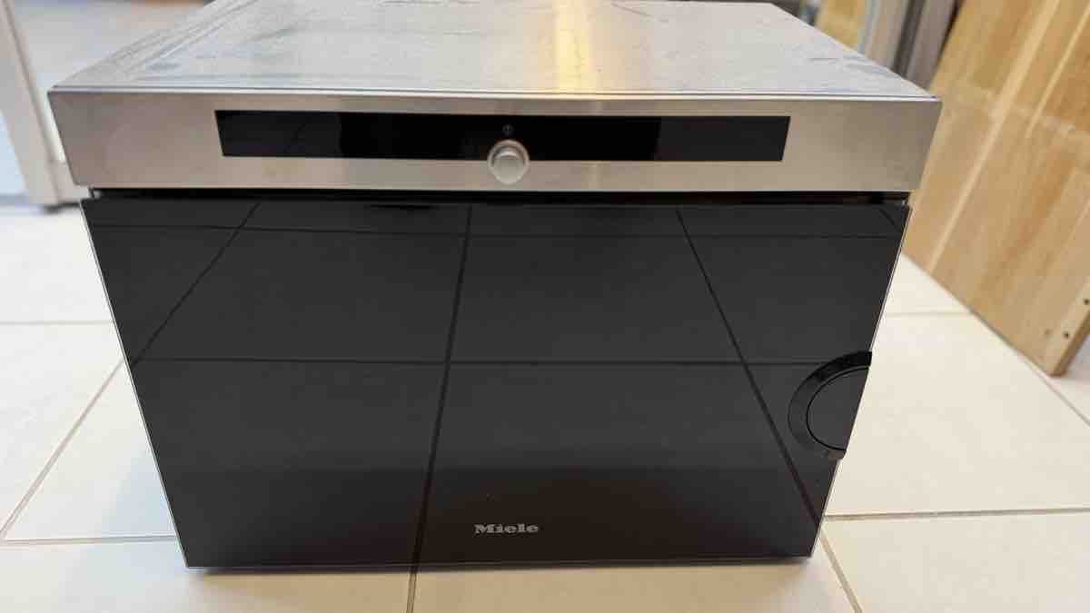 Cuisines complètes: Miele Dampfgarer DG 1050 – D'occasion à Uerikon par Andi169