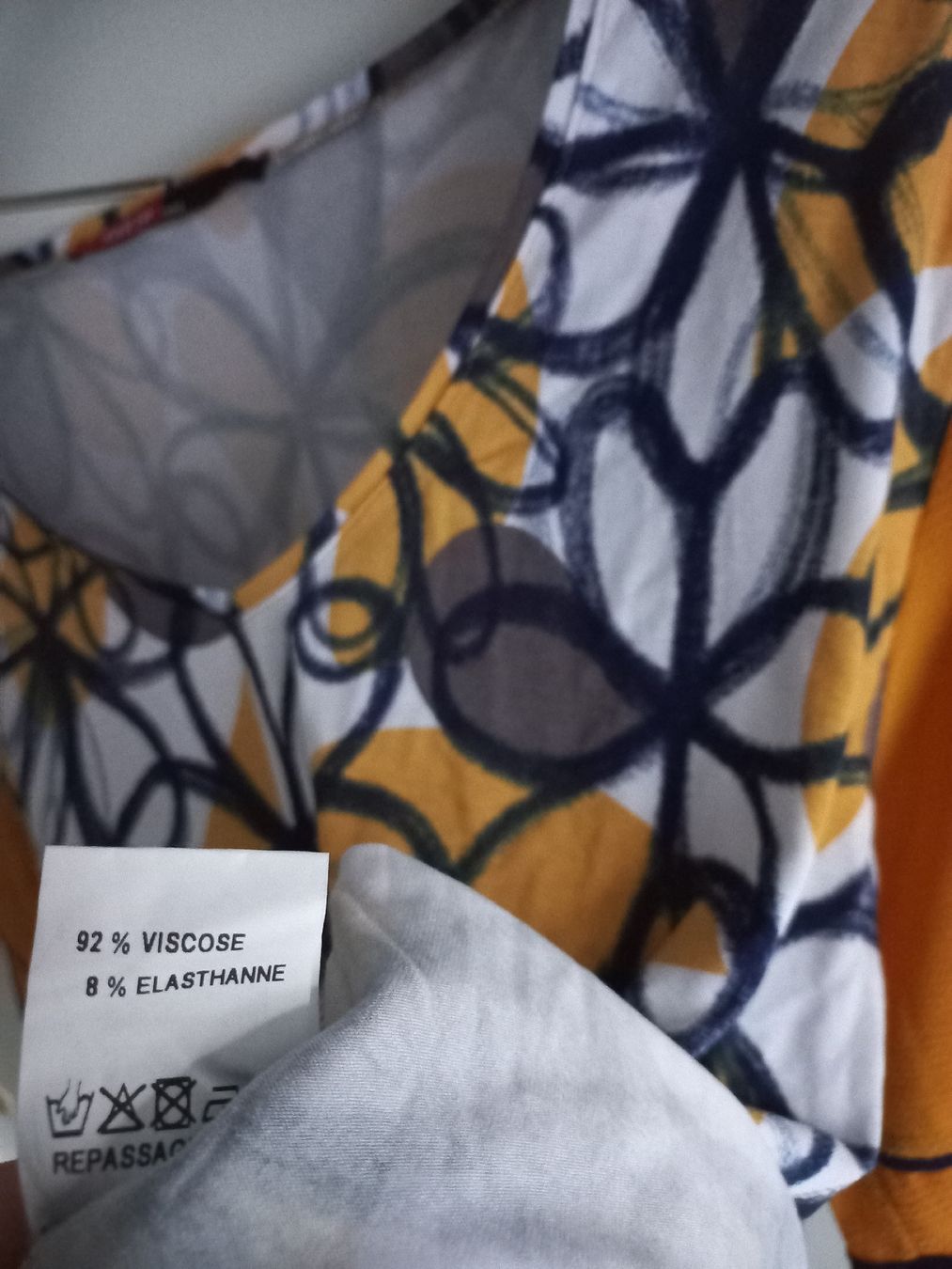 Blusen: Bluse von Kakie ca. Gr.46 ungetragen – Neu (gemäss Beschreibung) aus Oberuzwil von venditum. 1