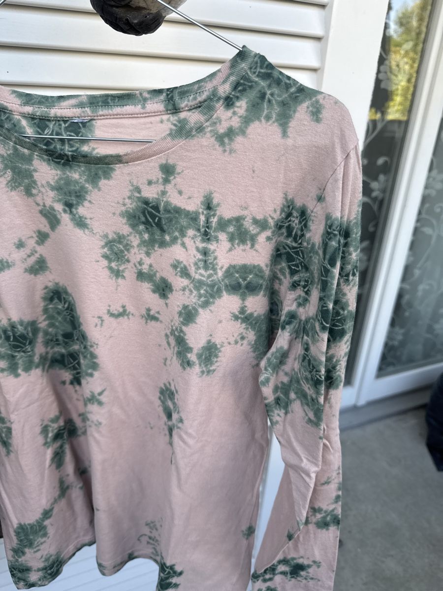 T-shirt: Langarmshirts von Hanmade, Batikmuster, Grösse M – Usato da Basel venduto da fiona_second-hand_BS 2