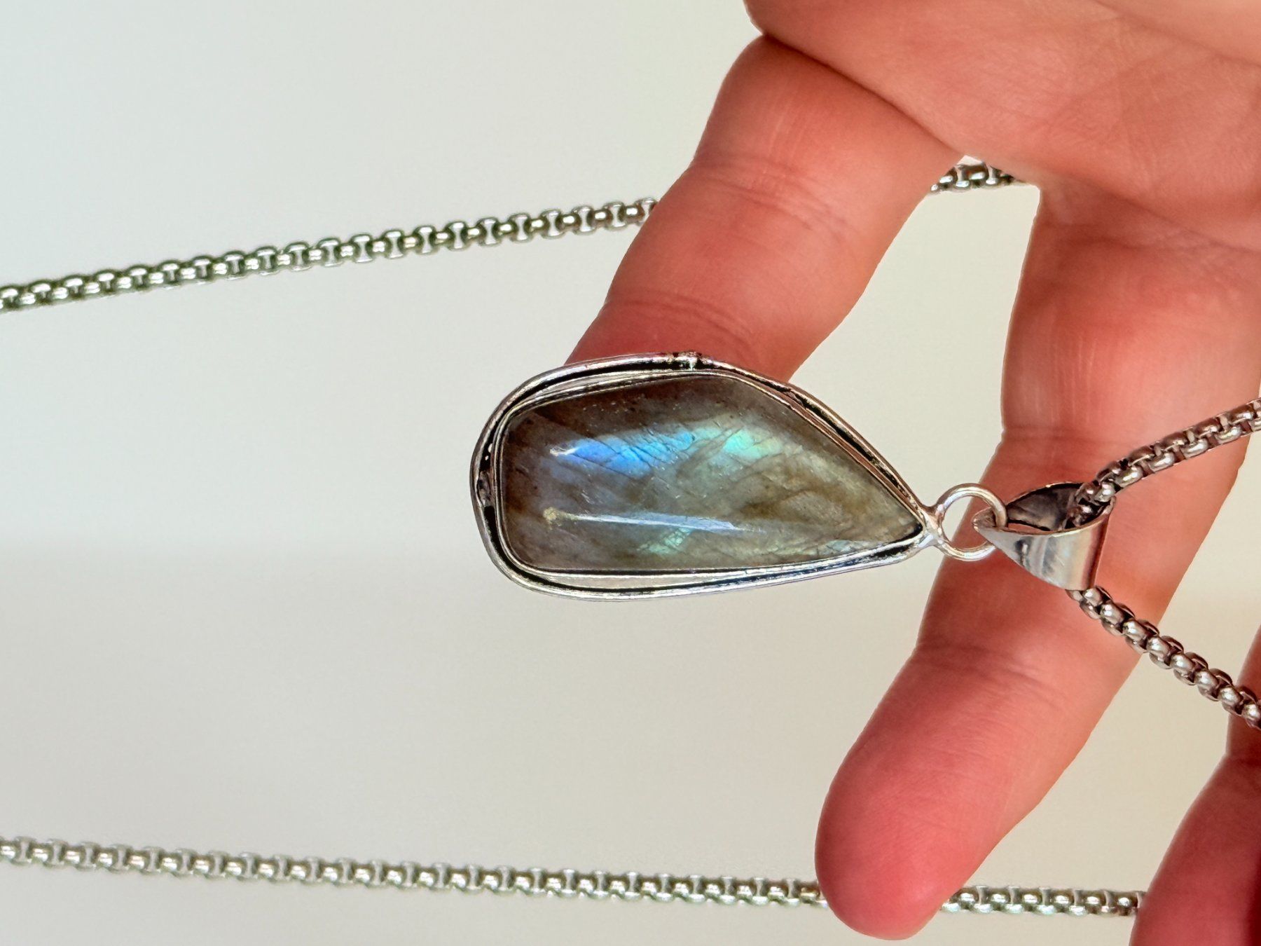 Ketten: Collier avec labradorite - Élégant & Naturel! – Neu und originalverpackt aus Genève von AWWA 3