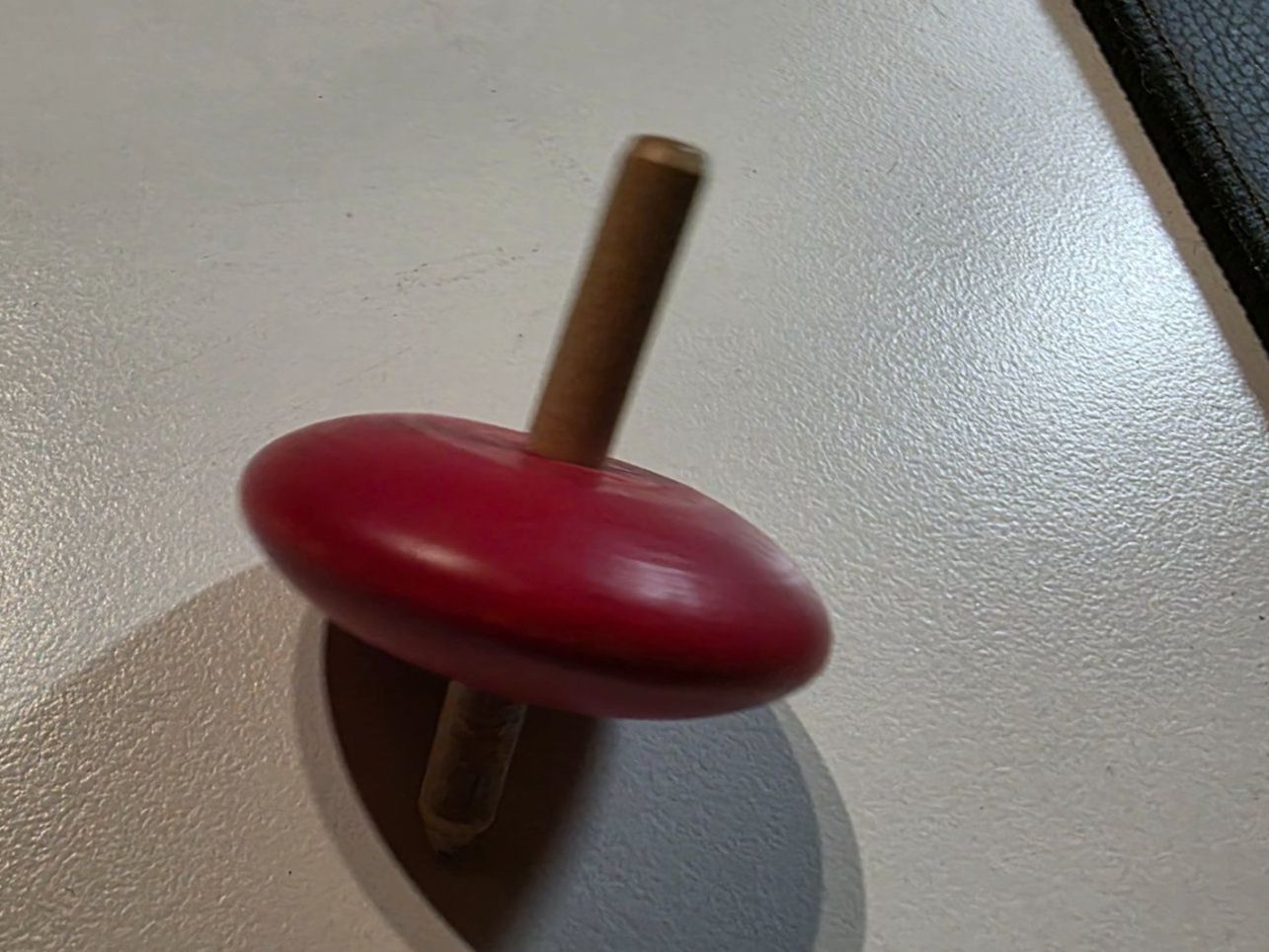 Spiele: 2 Vintage Kreisel Spiel Holz – Gebraucht aus Walterswil BE von Lonitti 3