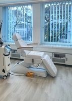 Neuwertige elektrische Liege