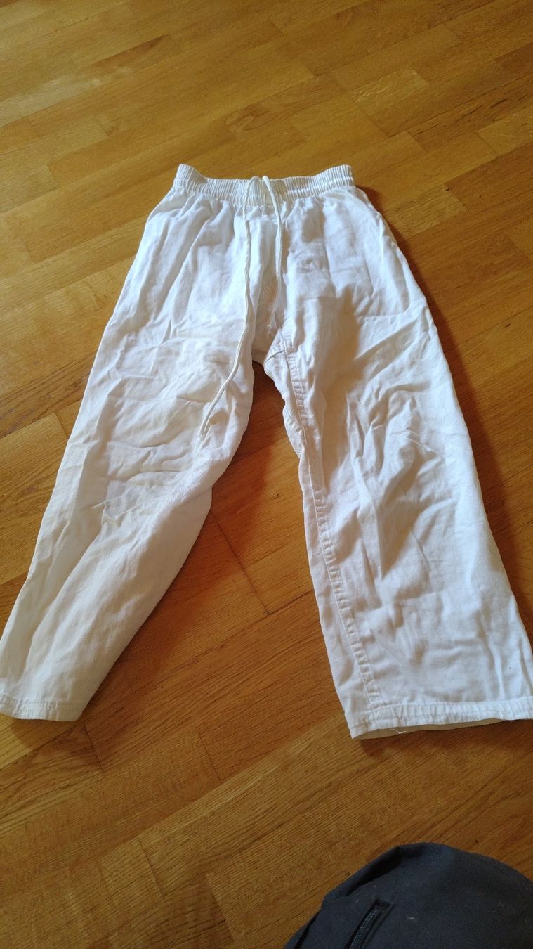 Kimono: kimono enfant Aikido karaté – Usato da Chernex venduto da ced_zt5y