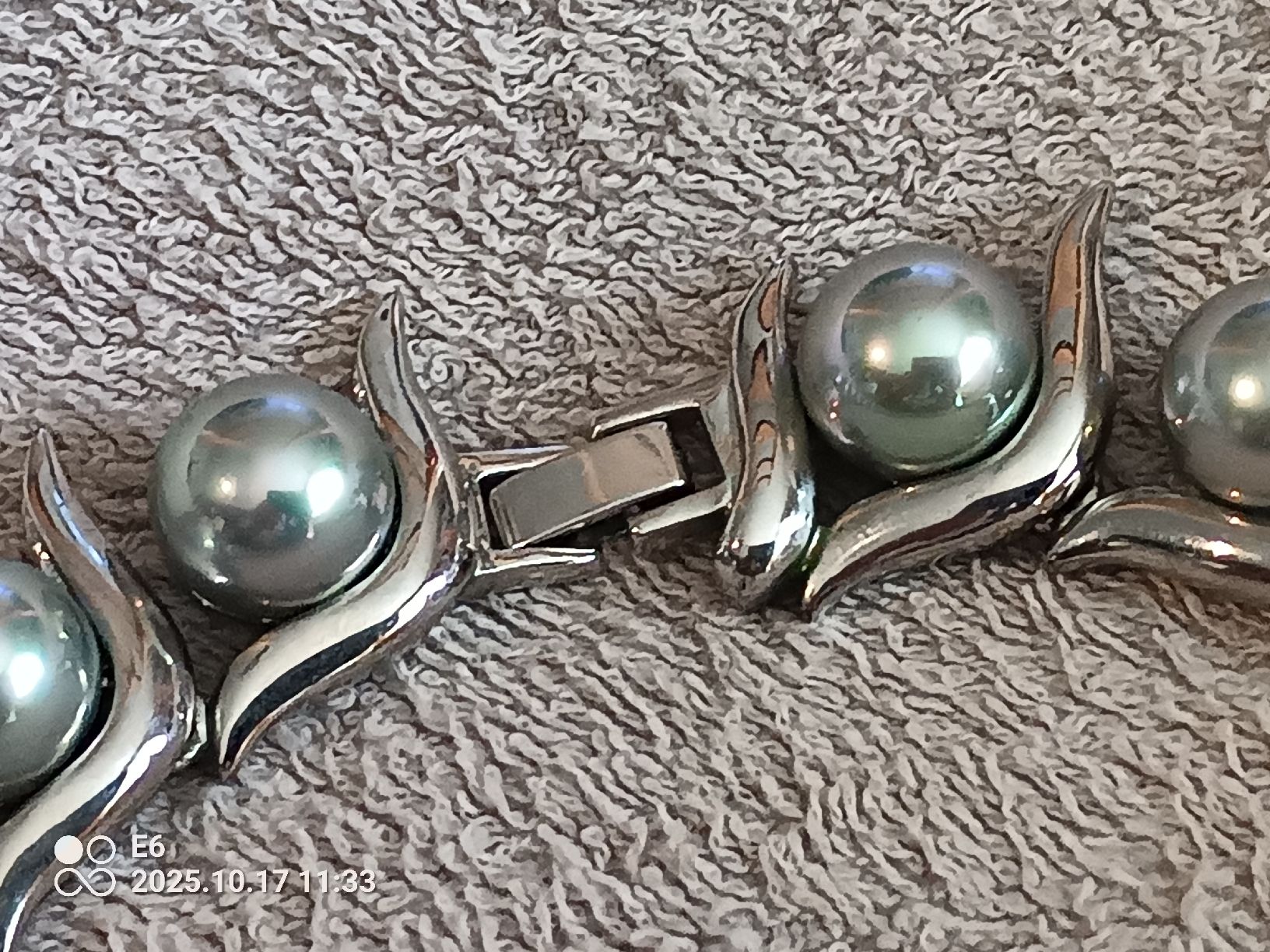 Ketten: Elegantes Collier – Neu und originalverpackt aus Zürich von Mitzi6 6