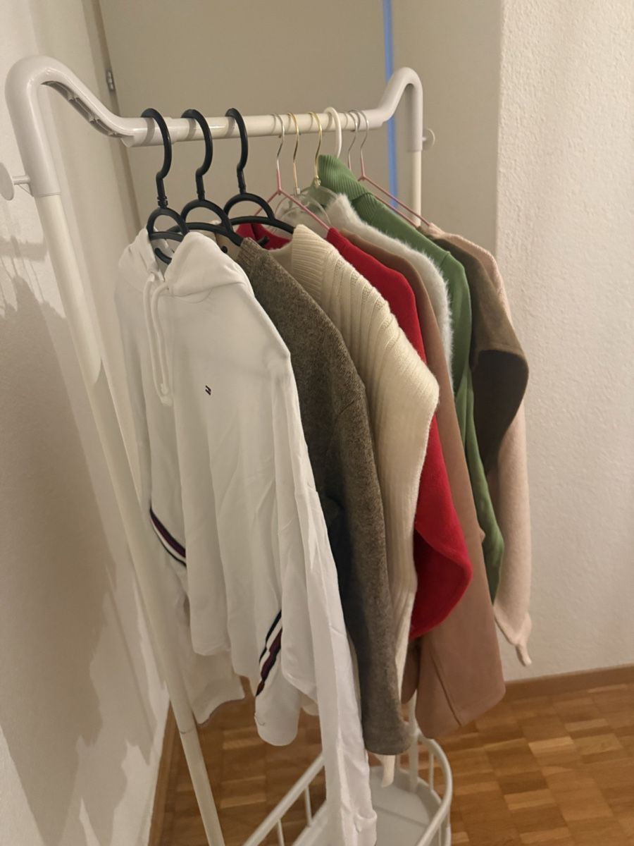 Pullover & Sweatshirts: Pullover grösse M – Gebraucht aus Kloten von Schweizkloten