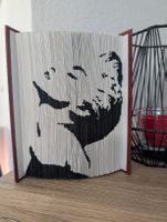 Sculpture de livre plié unique! Madonna
