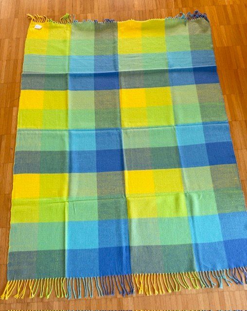 Decken: KUSCHELDECKE MEHRFARBIG – Gebraucht aus Honau von Ritika