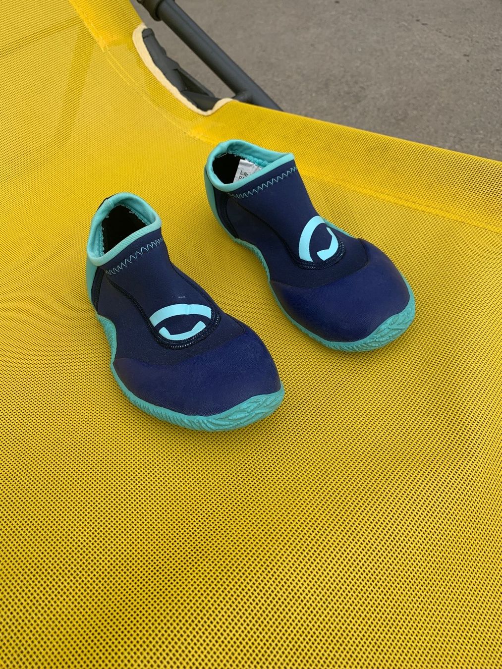 Scarpe per ragazzi: Neopren Badeschuhe Kinder – Usato da Bonstetten venduto da cerberusdvd