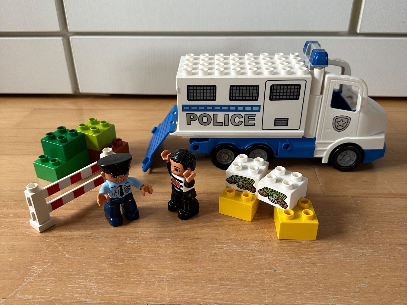 Lego Kit di costruzioni: LEGO Duplo Polizeitransporter 5680 – Usato da Ziefen venduto da elika